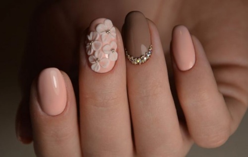 Fleurs sur les ongles avec du vernis gel - idées de manucure et nouveaux modèles: veste de service, volumineuse, délicate, transparente, belles fleurs. Une photo