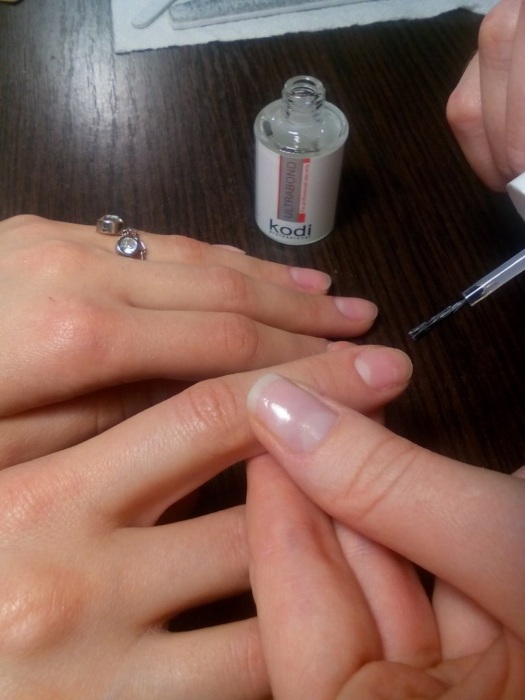 Bonder pour les ongles. Qu'est-ce que c'est, types, différence avec l'apprêt, comment utiliser. Meilleurs Bonders: Lisa, Cody, Ingarden, Ibd, Glenio