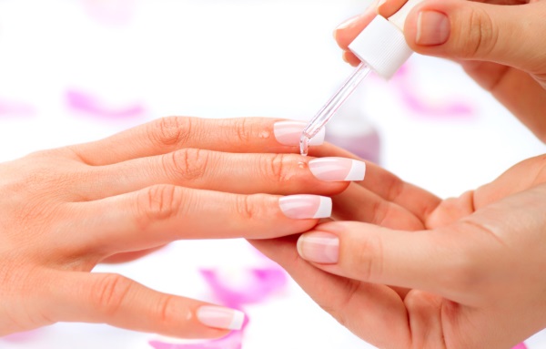 La meilleure huile pour les cuticules et les ongles. Avis et prix: crayon OPI, émail intelligent, Arabia, look parfait, CND, légende de la danse, ricin, amande, argousier. Comment utiliser