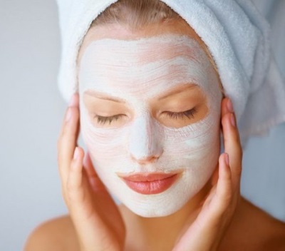 Masque à l'amidon avec effet botox, anti-rides, pour peaux sèches, avec kéfir, banane, soda, sel, huile d'olive. Recettes