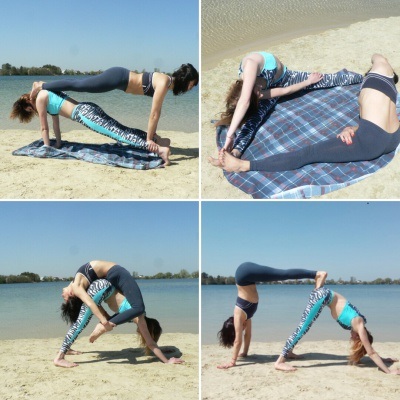 Défi de yoga pour deux, un, trois. Photo pose pour les débutants, les enfants. Vidéo