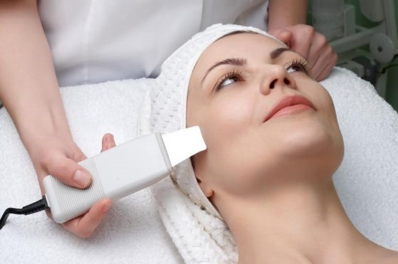 Comment enlever les volées sur le visage, restaurer l'ovale: exercices, procédures en cosmétologie, gymnastique, serrage