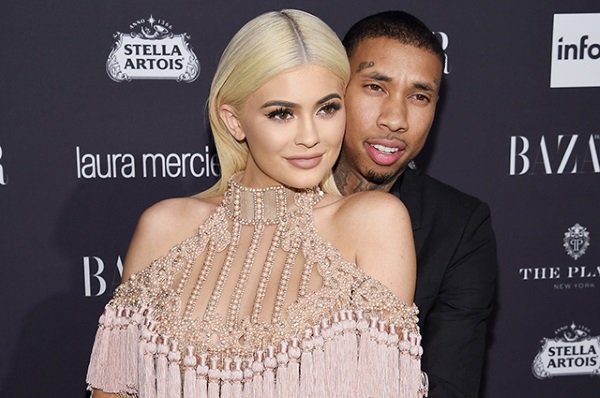 Kylie Jenner avant et après la chirurgie plastique: photos sans maquillage, photoshop, en maillot de bain, enceinte. Quel âge, hauteur, paramètres, biographie