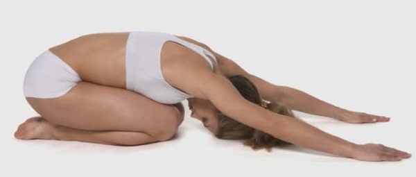 Stretching pour les débutants. Exercices pour différentes parties du corps, équipement de fitness, yoga, musique et humeur