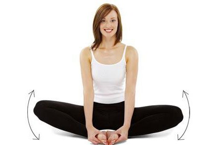 Stretching pour les débutants. Exercices pour différentes parties du corps, équipement de fitness, yoga, musique et humeur