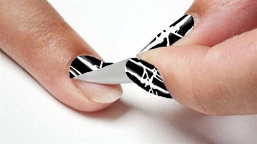 Curseurs pour ongles. Conception, comment utiliser, coller, utiliser avec du vernis gel, 3d, géométrique. Schémas, pochoirs pour manucure, photo