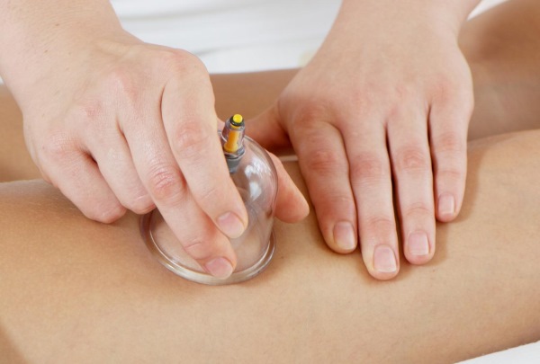 Cellulite sur les jambes et le bas. Comment se débarrasser: exercice, régime, enveloppements, massage, masques, gommages