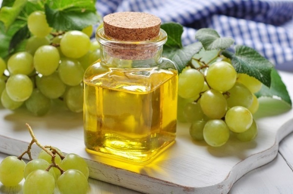 Peau grasse du visage et du cuir chevelu. Raisons et comment s'en débarrasser, soins et traitement. Crèmes, masque, poudre, gel, huile pour peaux à problèmes