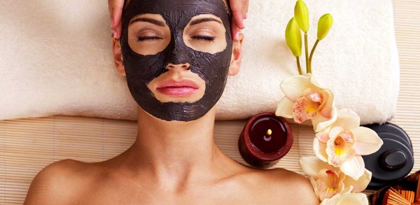 Argile noire pour le visage, les cheveux, la peau du corps. Propriétés et application: masques pour l'acné, les points noirs, la cellulite, le nettoyage, les enveloppements minceur