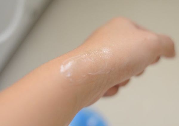 Qu'est-ce que l'hydroquinone, application en cosmétologie: crèmes blanchissantes, peeling, pommade, comprimés. Achroactive Max, avis