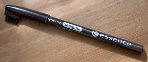 Crayon à sourcils. Guide du débutant: étanche, poudreux, cireux, durable