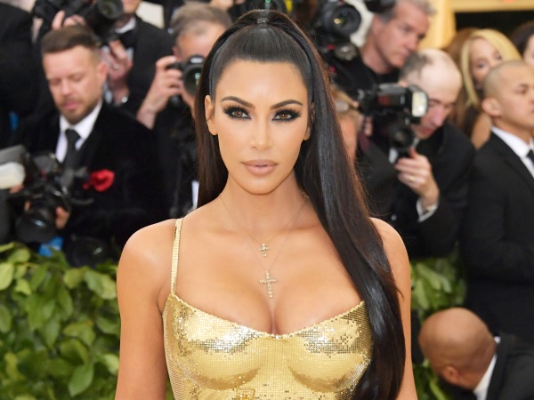 Kim Kardashian. Photos, chirurgie plastique, biographie, paramètres de la figure, taille et poids. Comment votre apparence a-t-elle changé?