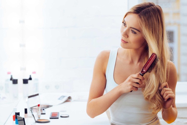 Coloration sombre sur les cheveux foncés. Photo, différence avec ombre, balayazh, shatush. Comment le faire à la maison