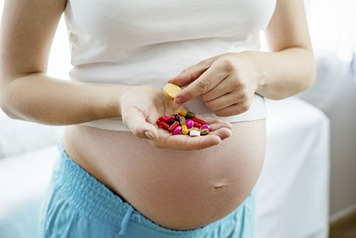 Vitamines pour femmes. Classement des meilleurs après 30, 40, 50 ans, pour la planification de la grossesse, les compléments sportifs