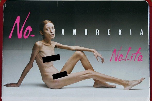 La pire personne au monde est une femme. Filles anorexiques, modèles, célébrités. Une photo