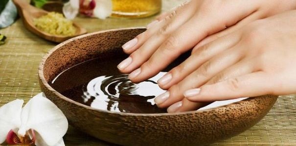 Huile essentielle de patchouli. Propriétés et application pour les cheveux, le visage, magique pour attirer l'argent, comment utiliser en cosmétologie