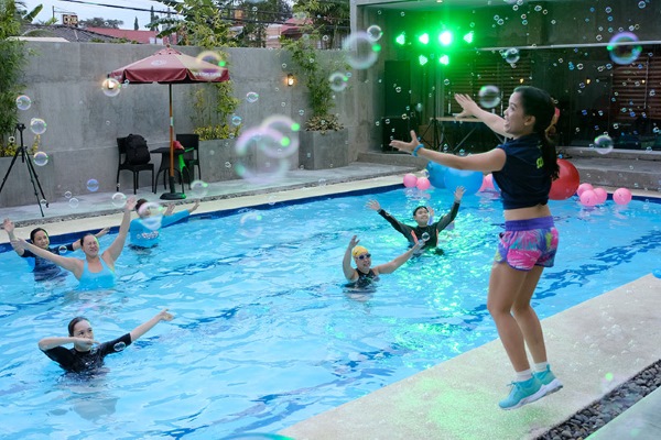 Fitness Zumba. Cours de danse de perte de poids, programme d'aérobic: Strong, Aqua, Step. Vidéo