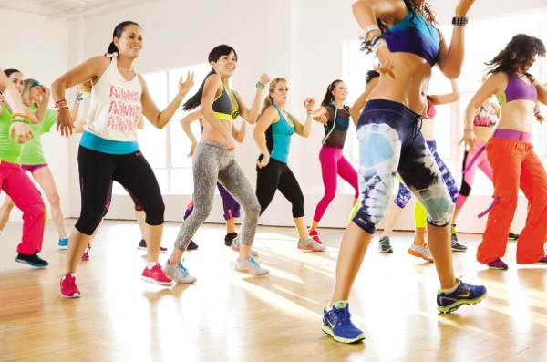 Fitness Zumba. Cours de danse de perte de poids, programme d'aérobic: Strong, Aqua, Step. Vidéo