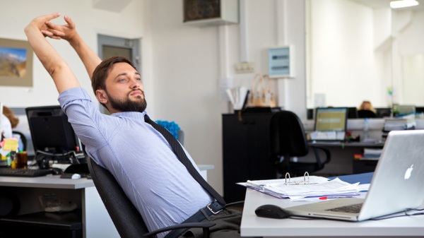 Hyperextension. Qu'est-ce que c'est, un simulateur, une technique d'exécution. Comment faire un exercice à la maison sans simulateur, sur un fitball. Contre-indications