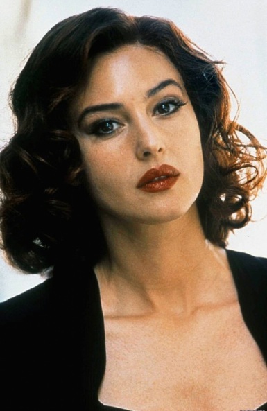 Monica Bellucci. Photo dans sa jeunesse et maintenant, en maillot de bain, sans maquillage, photoshop. Est-ce que l'opération