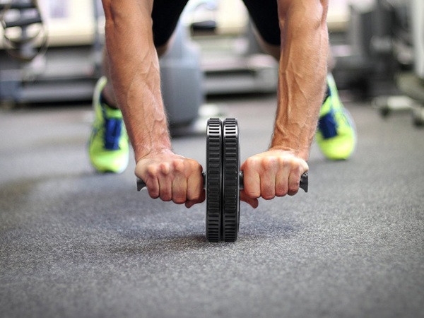 Rouleau de presse. Lequel choisir, des exercices pour hommes et femmes. Comment bien faire les choses