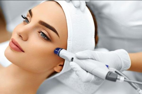 Hydropeeling sous vide Hydra Feshl hydrafacial. Quelle est cette procédure, description, appareils, prix