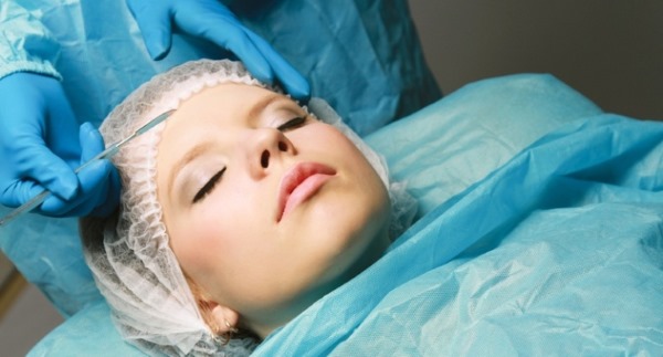 Blépharoplastie. Avis des opérés. Avantages et inconvénients de la chirurgie plastique, complications, rééducation. Laser, transconjonctival, circulaire, injection