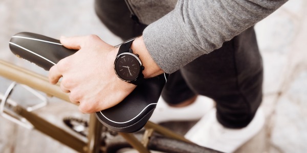 Montre de fitness avec moniteur de fréquence cardiaque et podomètre. Bracelet de mesure de pression, montre intelligente, étanche. Évaluation