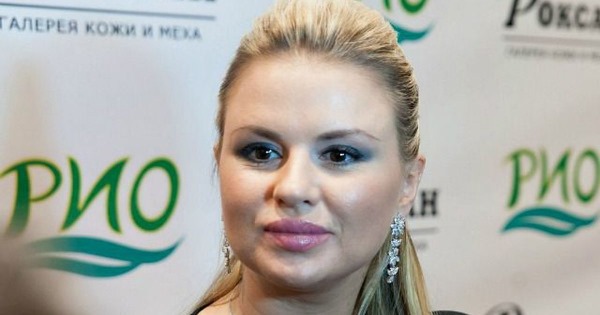 Anna Semenovich. Photo en maillot de bain dans sa jeunesse et maintenant. Chirurgies plastiques, changements cosmétologiques du patineur