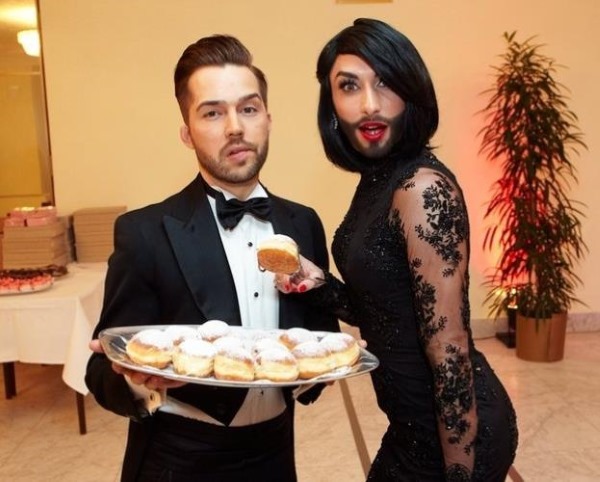 Conchita Wurst. Photos avant et après la chirurgie. Comment est passé d'un homme à une femme