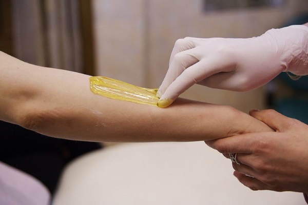 Comment se débarrasser des cheveux sur les mains pour toujours chez les femmes, sans rasoir, outils, méthodes, procédures cosmétiques