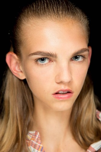 Modèles d'aspect inhabituel. Photo d'une fille, hommes par nature, couleur de peau