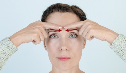 Comment enlever une ride entre les sourcils. Plâtre, onguents, crèmes, exercices, massage, botox