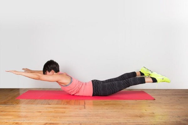 Exercices pour une taille fine, un ventre plat, des abdominaux, des côtés. Programme d'entraînement à domicile