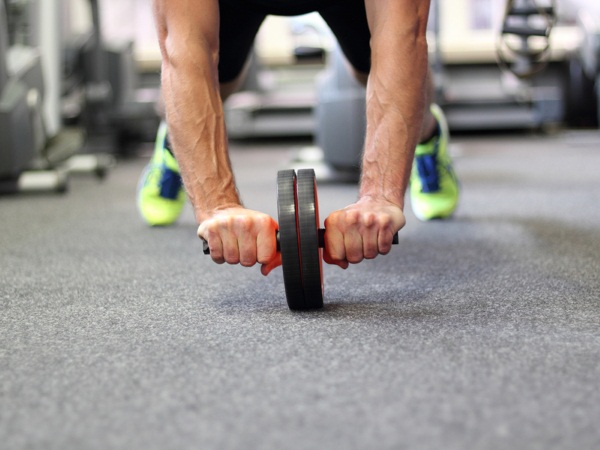 Machines minceur pour le ventre et les côtés dans la salle de sport et à la maison. Meilleure cote