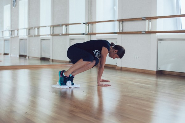 Exercices abdominaux inférieurs pour les femmes. Comment le faire à la maison, au gymnase