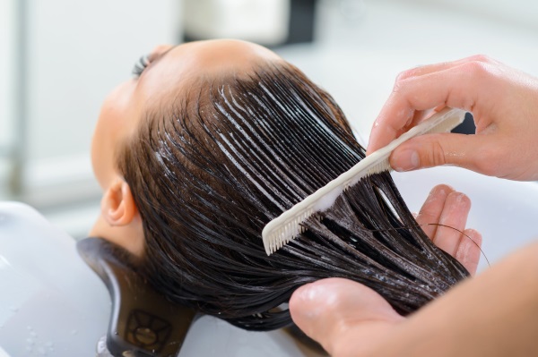 Restauration des cheveux au collagène. Qu'est-ce que c'est, comment le faire, prix, avis