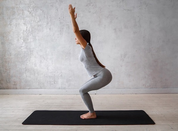 Exercices de yoga simples pour les débutants, pour perdre du poids, du dos et de la colonne vertébrale