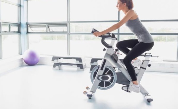 Minceur à la maison: mise en forme, fitness, fitball, yoga, vélo, vélo elliptique, stepper, tapis roulant