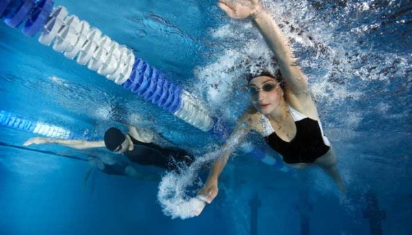 Entraînement d'endurance pour filles à la maison, au gymnase