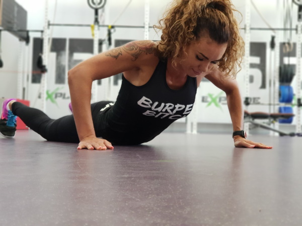 Burpee. Comment faire pour les débutants, technique, exercices, programme d'entraînement