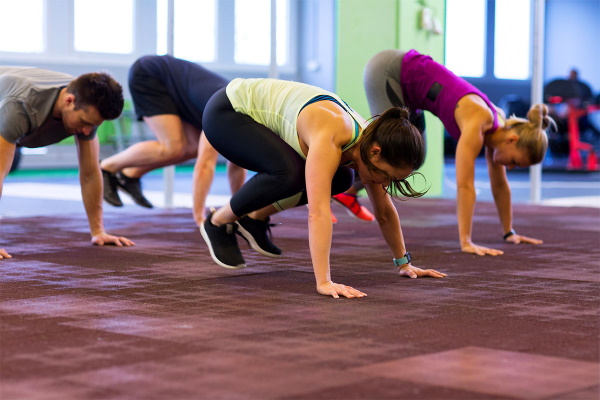 Burpee. Comment faire pour les débutants, technique, exercices, programme d'entraînement