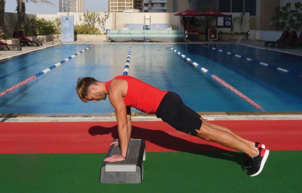 Burpee. Comment faire pour les débutants, technique, exercices, programme d'entraînement