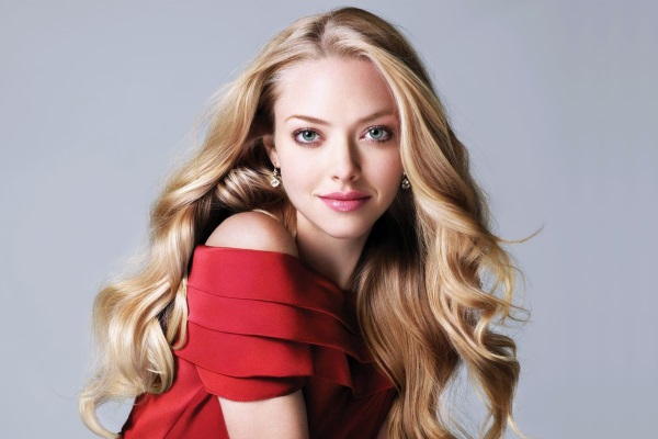 Amanda Seyfried. Photos divulguées, Playboy chaud, paramètres de la figure, plastique, biographie, vie personnelle