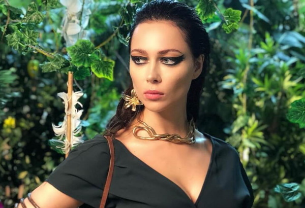 Samburskaya Nastasya. Photos hot Maxim, Playboy, en maillot de bain sans photoshop, avant et après chirurgie plastique, perte de poids, silhouette