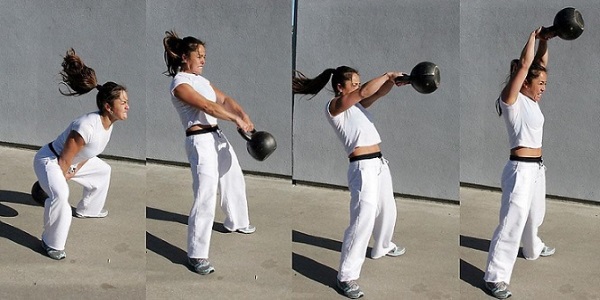 Exercices pour le delta de l'épaule avant pour les filles avec isolation, kettlebell, haltères. Complexe