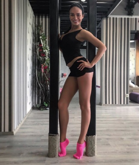 Yana Koshkina. Photos chaudes, en maillot de bain, avant et après chirurgie plastique, hauteur, ouest, paramètres de la figure