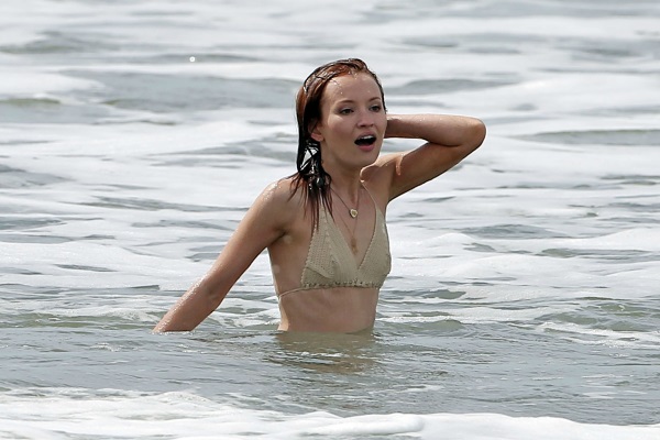 Emily Browning. Photos chaudes en maillot de bain, taille, poids, silhouette, plastique, changements par années