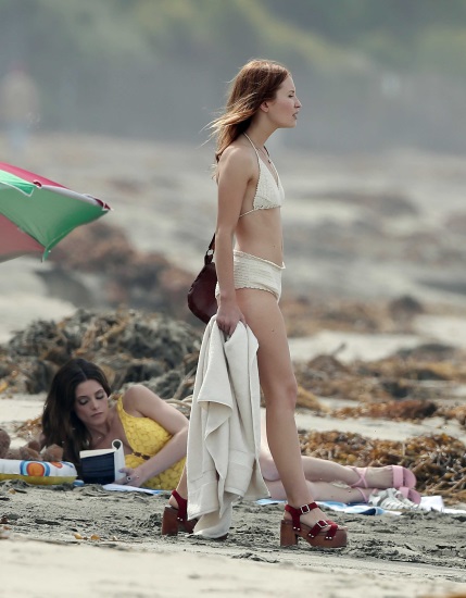 Emily Browning. Photos chaudes en maillot de bain, taille, poids, silhouette, plastique, changements par années