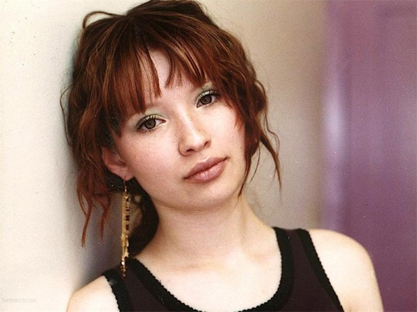 Emily Browning. Photos chaudes en maillot de bain, taille, poids, silhouette, plastique, changements par années